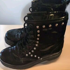 DISNEY D signed girls studded boots SIZE 3